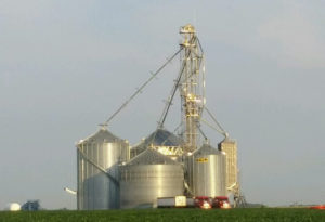about-grain-bin-site-with-two-trucks